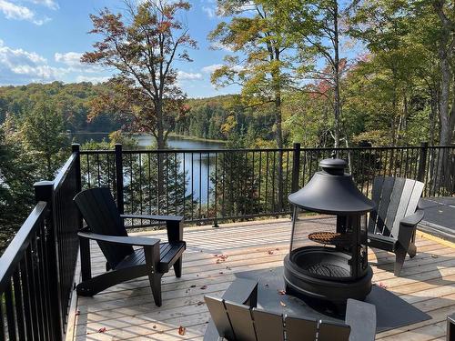 Vue sur l'eau - 7 Ch. Des Loutres, Wentworth, QC - Outdoor With Deck Patio Veranda