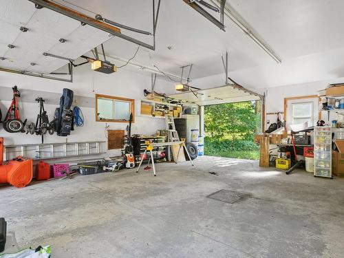 Garage - 16 Rue Du Boisé-Normand, Sainte-Anne-Des-Plaines, QC - Indoor Photo Showing Garage