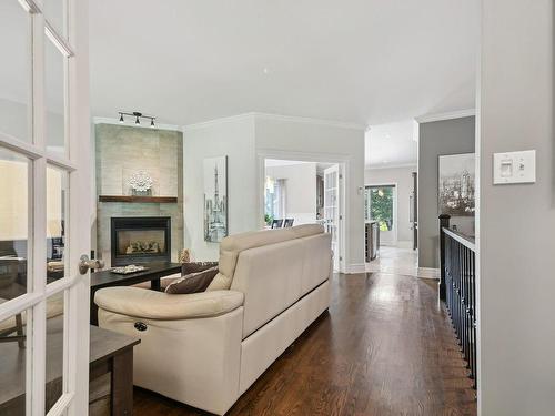 Vue d'ensemble - 16 Rue Du Boisé-Normand, Sainte-Anne-Des-Plaines, QC - Indoor Photo Showing Living Room With Fireplace