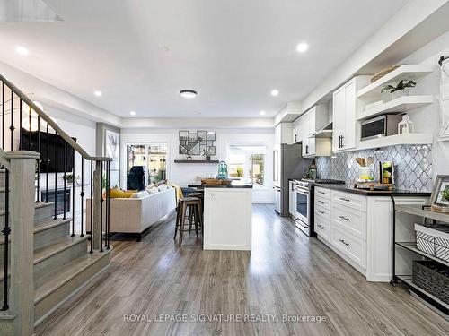 66 Longshore Way, Whitby, ON - Indoor Photo Showing Kitchen With Upgraded Kitchen