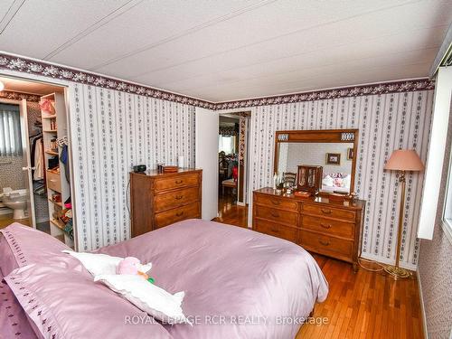 1 Main St, Innisfil, ON - Indoor Photo Showing Bedroom