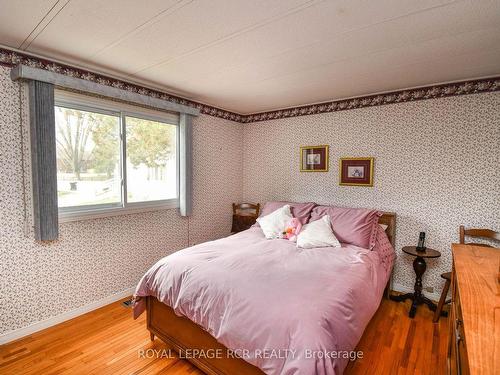 1 Main St, Innisfil, ON - Indoor Photo Showing Bedroom