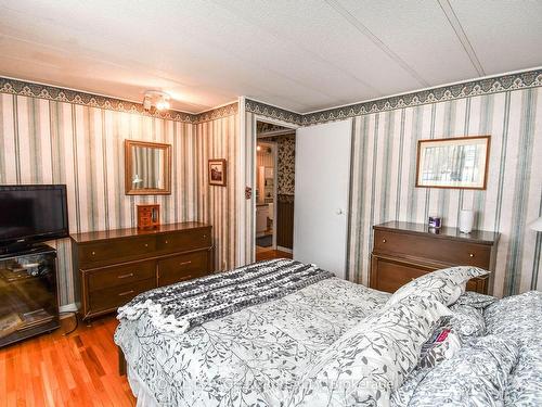 1 Main St, Innisfil, ON - Indoor Photo Showing Bedroom