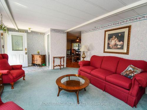 1 Main St, Innisfil, ON - Indoor Photo Showing Living Room