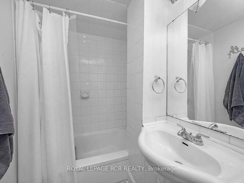 3-9 Second Ave, Orangeville, ON - Indoor Photo Showing Bathroom