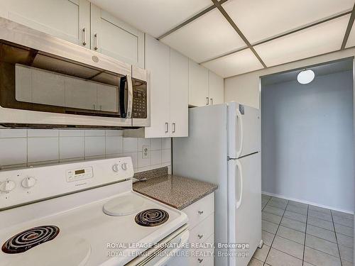 1411-4 Lisa St, Brampton, ON - Indoor Photo Showing Kitchen