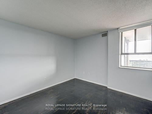 1411-4 Lisa St, Brampton, ON - Indoor Photo Showing Other Room