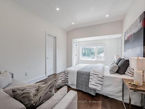 895 Ninth St, Mississauga, ON - Indoor Photo Showing Bedroom