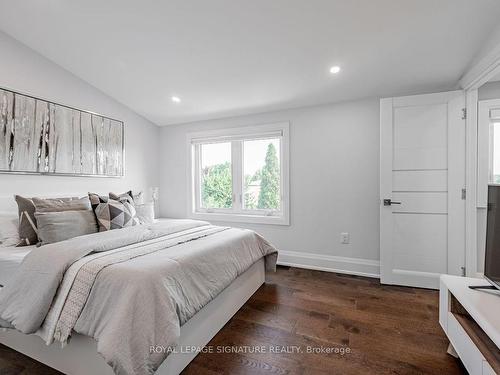 895 Ninth St, Mississauga, ON - Indoor Photo Showing Bedroom