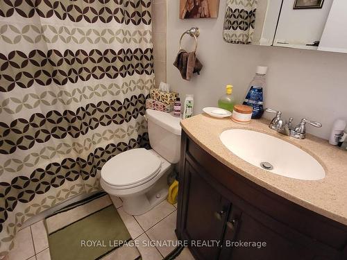 912-5 Frith Rd, Toronto, ON - Indoor Photo Showing Bathroom