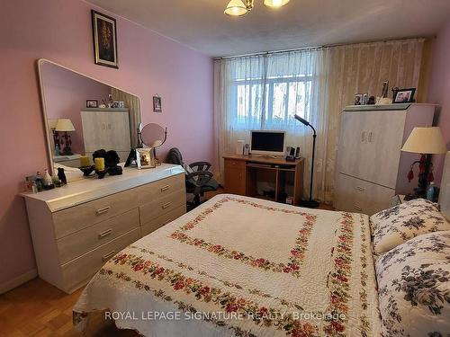 912-5 Frith Rd, Toronto, ON - Indoor Photo Showing Bedroom