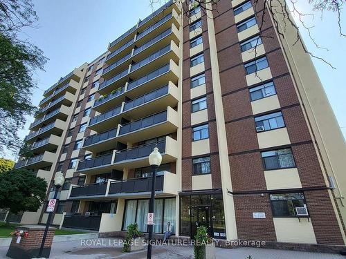 912-5 Frith Rd, Toronto, ON - Outdoor With Balcony With Facade