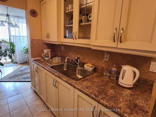 912-5 Frith Rd, Toronto, ON - Indoor Photo Showing Kitchen With Double Sink