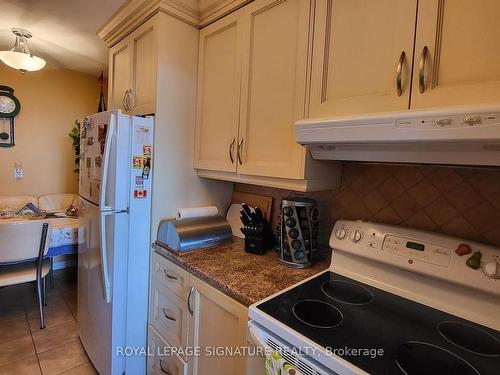 912-5 Frith Rd, Toronto, ON - Indoor Photo Showing Kitchen