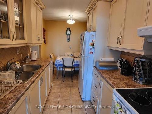 912-5 Frith Rd, Toronto, ON - Indoor Photo Showing Kitchen With Double Sink