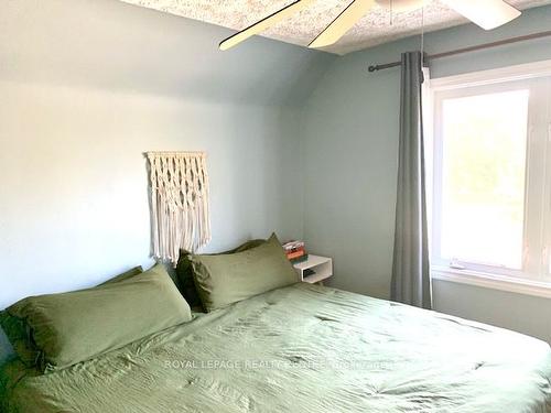 876 West 5Th St, Hamilton, ON - Indoor Photo Showing Bedroom