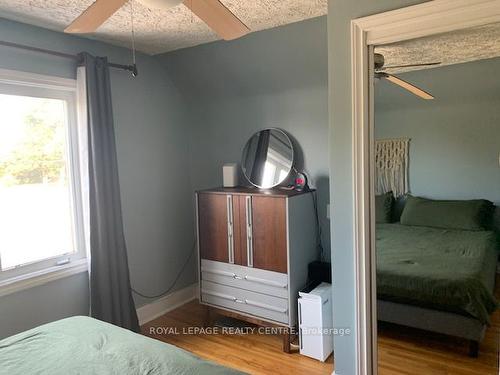 876 West 5Th St, Hamilton, ON - Indoor Photo Showing Bedroom