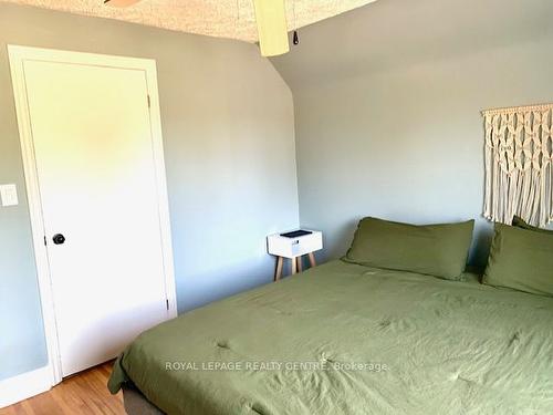 876 West 5Th St, Hamilton, ON - Indoor Photo Showing Bedroom