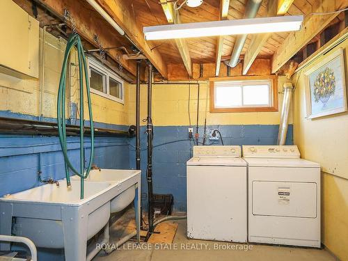 532 Ridge Rd E, Grimsby, ON - Indoor Photo Showing Laundry Room