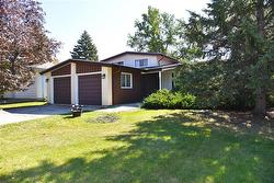 34 Tamarac BAY  Winnipeg, MB R2J 2Y8