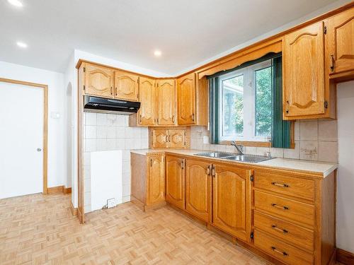 Cuisine - 28 Rue Robb, Salaberry-De-Valleyfield, QC - Indoor Photo Showing Kitchen With Double Sink