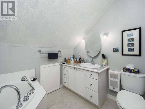 1648 7Th Avenue, Prince George, BC - Indoor Photo Showing Bathroom