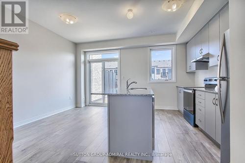 7 Cherry Hill Lane, Barrie, ON - Indoor Photo Showing Kitchen