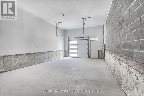 7 Cherry Hill Lane, Barrie (Painswick South), ON - Indoor Photo Showing Garage