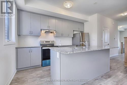 7 Cherry Hill Lane, Barrie, ON - Indoor Photo Showing Kitchen With Upgraded Kitchen