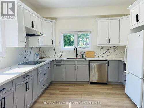 5341 River Road, Niagara Falls, ON - Indoor Photo Showing Kitchen With Upgraded Kitchen