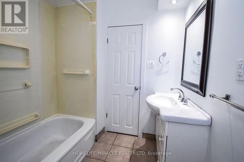 17 Grosvenor Street N, St. Catharines, ON - Indoor Photo Showing Bathroom