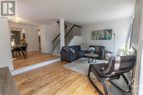 274 Des Visons Place, Ottawa, ON - Indoor Photo Showing Living Room