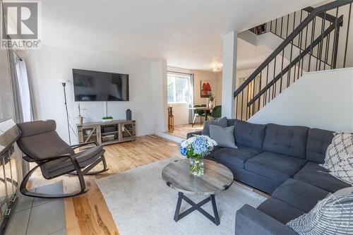 274 Des Visons Place, Ottawa, ON - Indoor Photo Showing Living Room