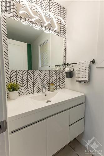 274 Des Visons Place, Ottawa, ON - Indoor Photo Showing Bathroom