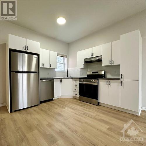 158 Ivy Crescent Unit#1, Ottawa, ON - Indoor Photo Showing Kitchen