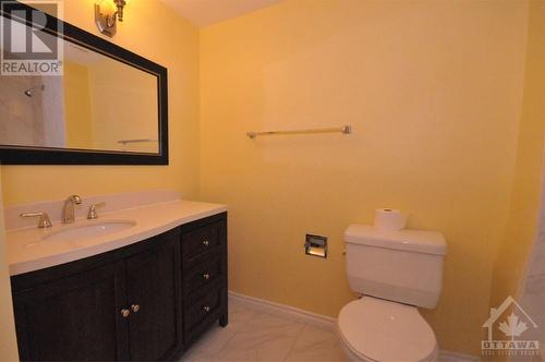 50 Fireside Crescent, Ottawa, ON - Indoor Photo Showing Bathroom