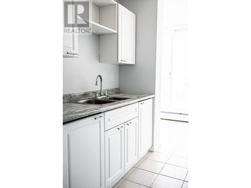 701 1501 Queensway Street, Prince George, BC - Indoor Photo Showing Kitchen With Double Sink