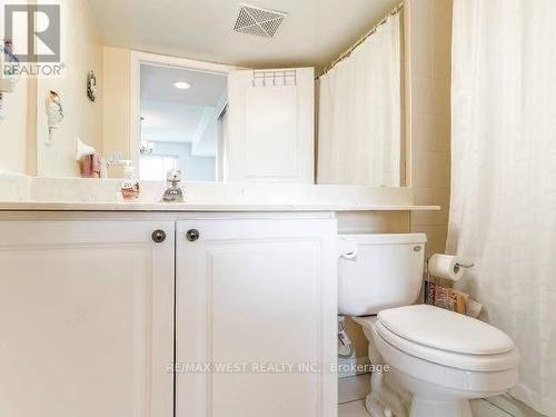 401 - 300 Ray Lawson Boulevard, Brampton, ON - Indoor Photo Showing Bathroom