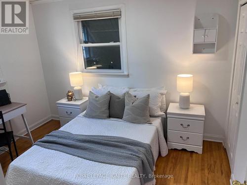 55 Tozer Avenue, London, ON - Indoor Photo Showing Bedroom