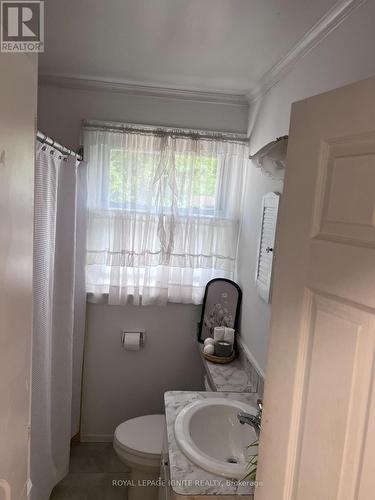 55 Tozer Avenue, London, ON - Indoor Photo Showing Bathroom