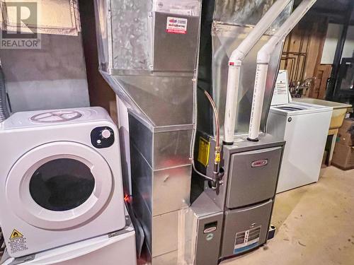 1913  3B Highway, Fruitvale, BC - Indoor Photo Showing Laundry Room