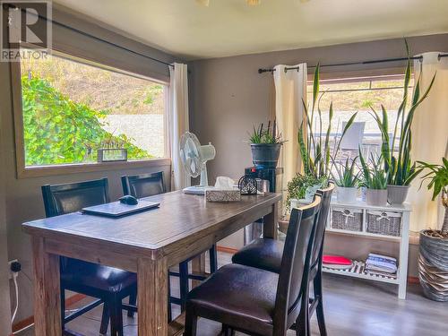 1913  3B Highway, Fruitvale, BC - Indoor Photo Showing Dining Room