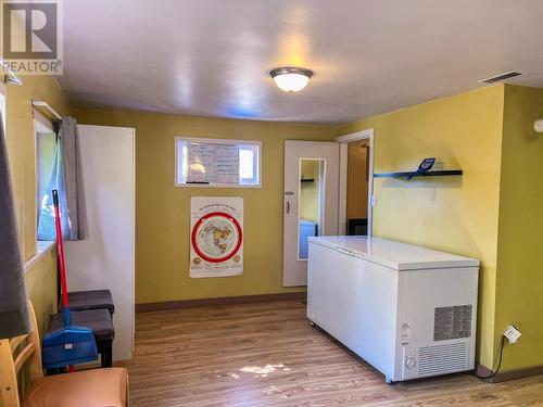 1913  3B Highway, Fruitvale, BC - Indoor Photo Showing Laundry Room