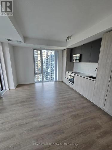 3928 - 28 Widmer Street, Toronto, ON - Indoor Photo Showing Kitchen