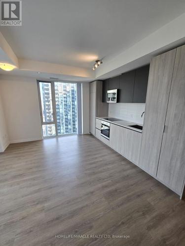 3928 - 28 Widmer Street, Toronto, ON - Indoor Photo Showing Kitchen