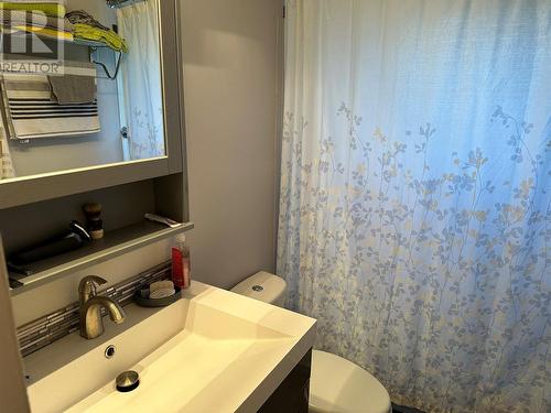 608 106 Avenue, Dawson Creek, BC - Indoor Photo Showing Bathroom