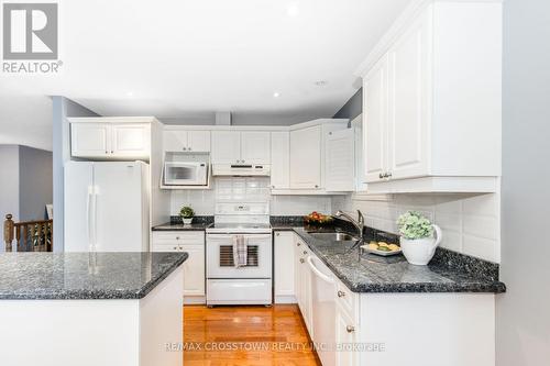 16 - 358 Little Avenue, Barrie (Painswick North), ON - Indoor Photo Showing Kitchen