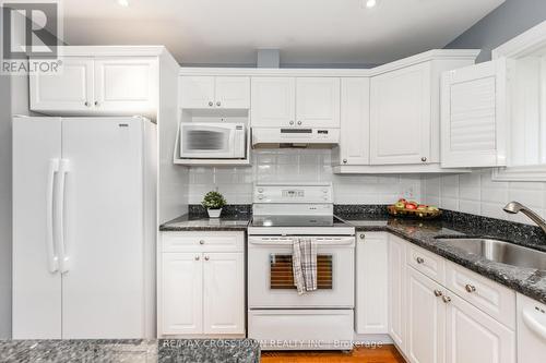 16 - 358 Little Avenue, Barrie (Painswick North), ON - Indoor Photo Showing Kitchen