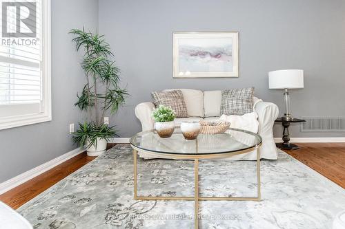 16 - 358 Little Avenue, Barrie, ON - Indoor Photo Showing Living Room