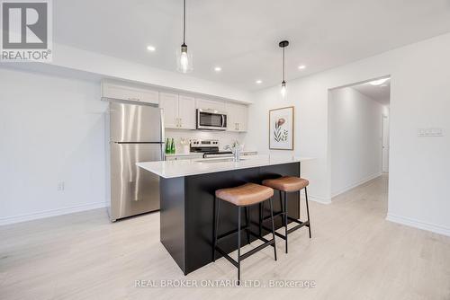 5 - 11 Tobias Lane N, Barrie, ON - Indoor Photo Showing Kitchen With Upgraded Kitchen